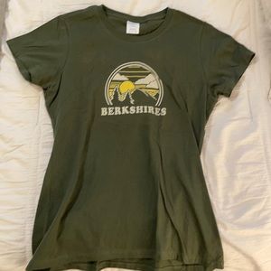 Berkshires vintage looking tee shirt small